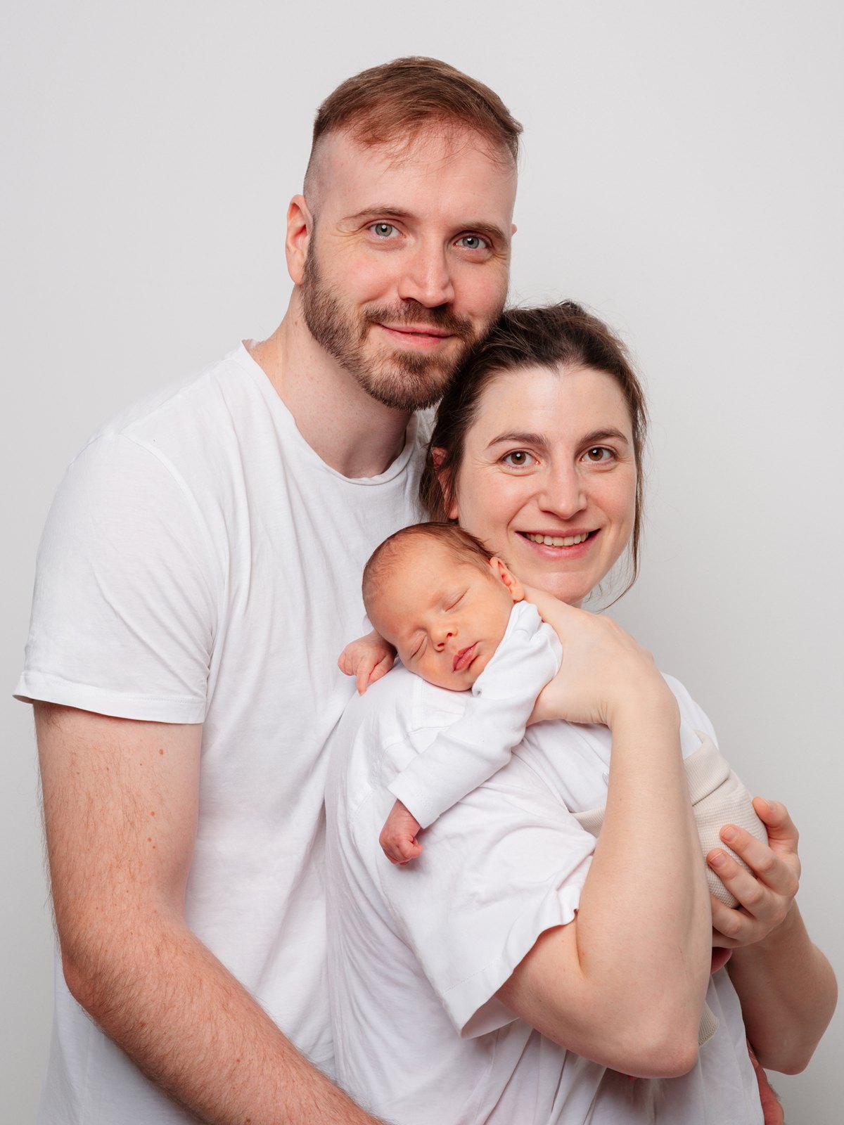 Tobi und Lara mit Aurel, die Familie hinter SpielLieb